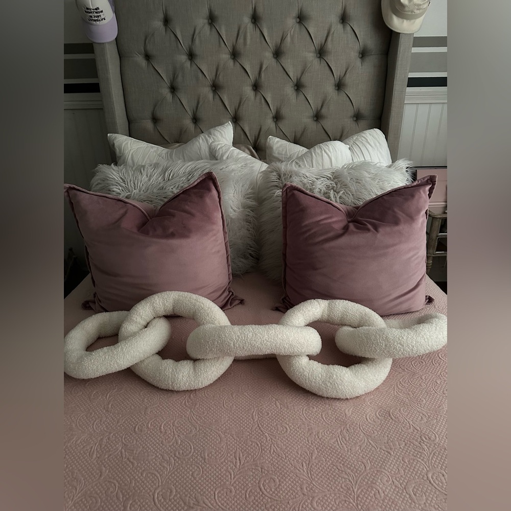 Cream Chain Pillow